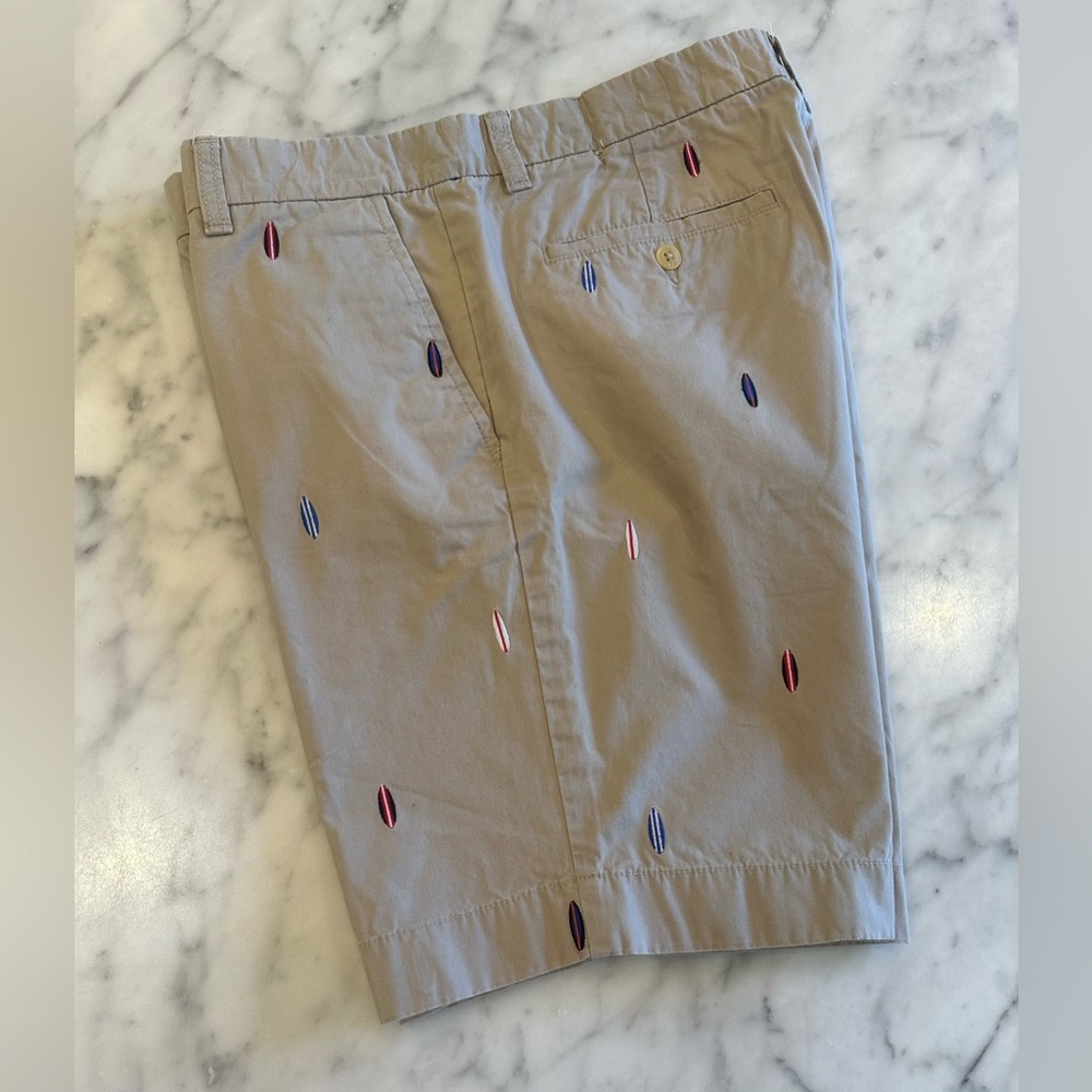 Tommy Hilfiger Khaki Flat Front Shorts - men’s size 32